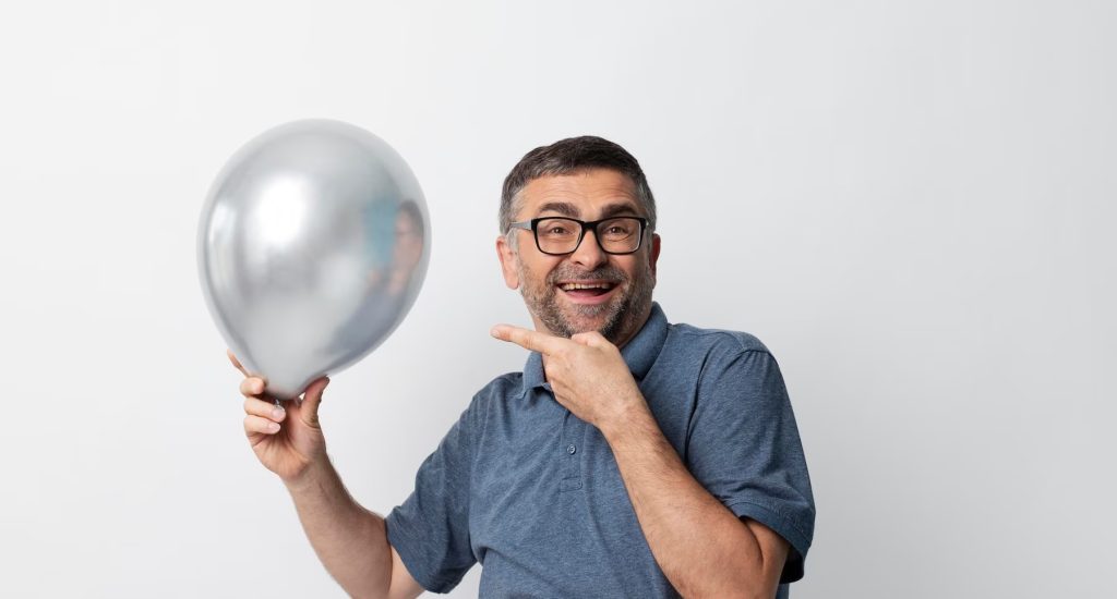 homem-de-meia-idade-celebrando-a-vida_23-2149070421